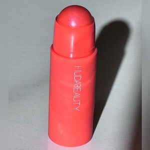 Huda Beauty Cheeky Tint “Coral Cutie”